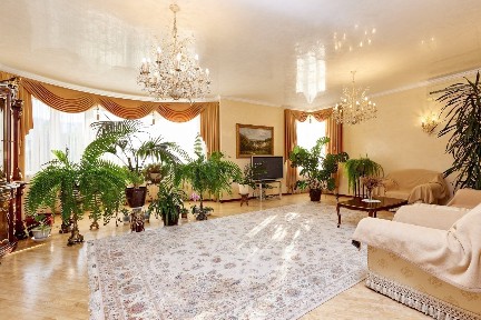 Киев, Старонаводницкая ул., 13