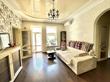 Трехкомнатная квартира с авторским ремонтом у парка Шевченко