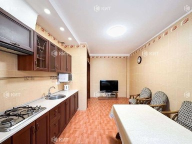 Продам 2 кімн. квартиру по вул. Григорія Сковороди, 67.