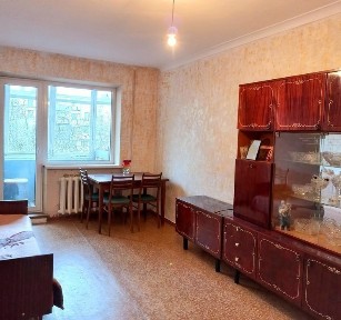 Продам 2х комн. квартиру на пл. АРТЁМА.