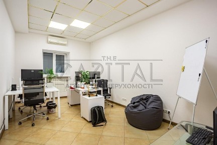 Продаж офісного приміщення, 120 м², вул. Івана Мазепи, 26