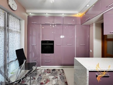 Затишний будинок з меблями та технікою у місті