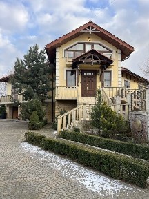 Авторський Будинок з Басейном та Укриттям - район Кварцу