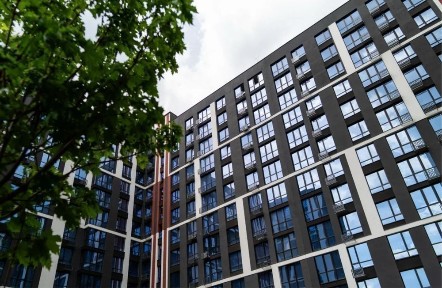 Однокімнатна квартира на 4 поверсі біля ТЦ Veles Mall