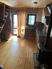 Причал #2 будинок на причалі.