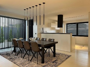 Продаж елітного будинку з басейном.