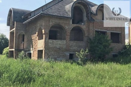 Продаж 3-поверхового будинку у с. Байківці