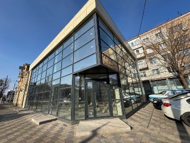 Фасадне приміщення в центрі по вул. Благовісна