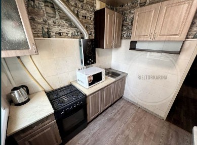 Соляні/Шкільна 1к квартира на 3 поверсі з 5. З меблями