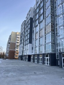 Знижка. Продаж квартири в центрі з видом на річку. Новий будинок, зданий