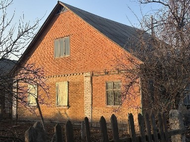 Продам будинок з територією біля траси Харків- Київ.