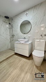 Продається 2-кімнатна квартира в цегляному будинку з новим ремонтом.