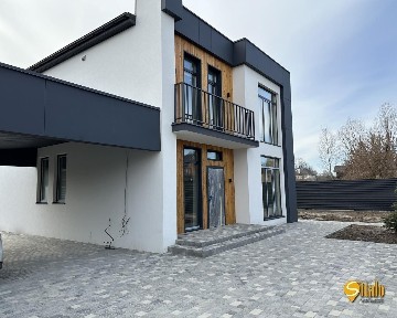 Продажа дома 200 м², 1-я Озерная ул.