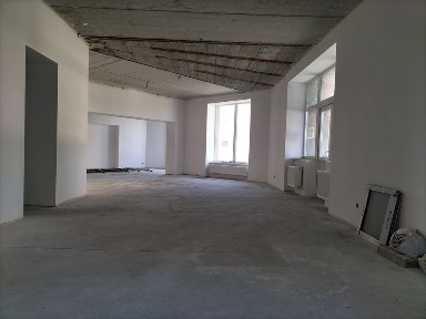 Оренда фасадного магазину 132 м. кв