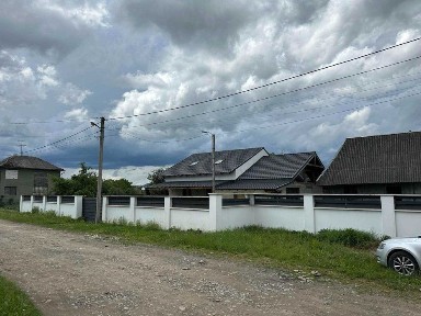 Продається двоповерховий будинок в с. Р. Поле.