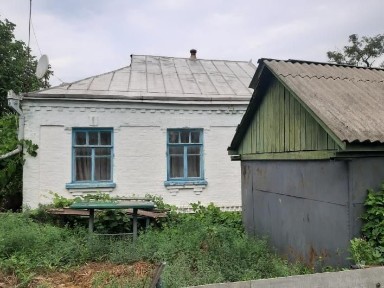 Продам будинок з пічним та газовим опаленням.