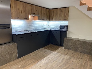 Продаж дворівневої 2-х кімнатноі квартири. Власник 100 кв м