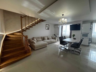 Дворівнева 3кім в Центрі 176м2