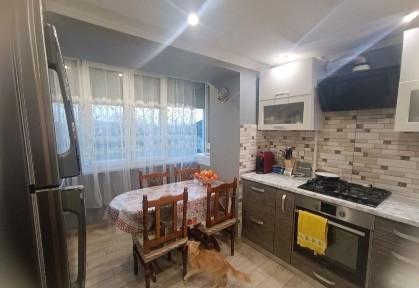 Продаж 4 кімнатной квартири біля парку.