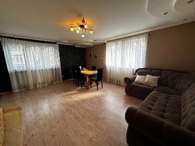 Продається 3 кімнатна квартира в м. Тячів