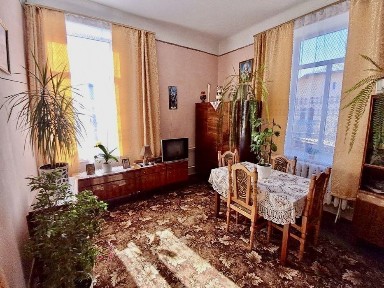 Продається 2-кімнатна квартира. Чортків