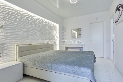 Продаж сучасної квартири (60 м) ЖК Київська Венеція пр-т Соборності 30