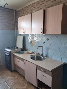 ПРОДАМ ТРИКІМНАТНУ квартиру під КАПІТАЛЬНИЙ ремонт. Вул. Мацієвського, 10/2