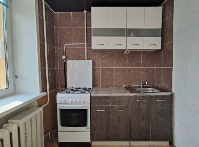 Продам 2 кім в центрі.