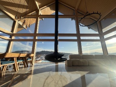 Панорамний будинок з басейном купити в Буковелі