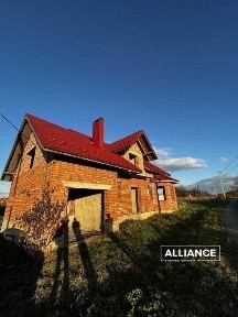 НОВИНКА! Продається будинок з гаражем в с. Микитинці