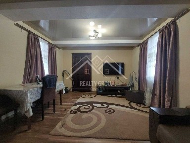 Продаж затишного будинку у центрально-міському районі (Карнаватка)