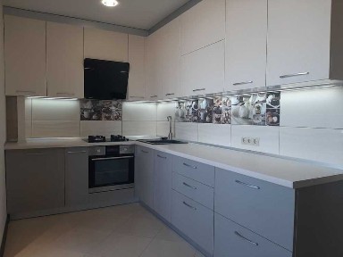 Продам видову двокімнатну квартиру з ремонтом у с. Н. Петрівці Ватутіна