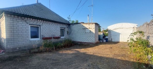 Продам частину будинку с. Садки ( від Кременчука 1 км)