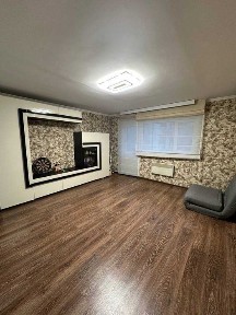 Продам 4-х кімнатну квартиру на вул. Вартових неба