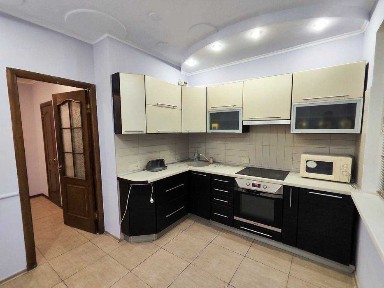 Розглядаємо постанови. Продам трикімнатну, вул. Рональда Рейгана