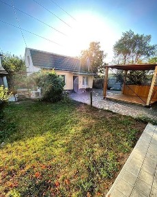 Оренда будинку подобово з лазнею та альтанкою