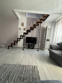 Продам 2 х комнатную 2 х эт квартиру в центре харькова