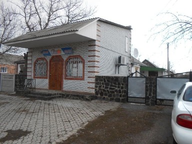 Магазин з будинком