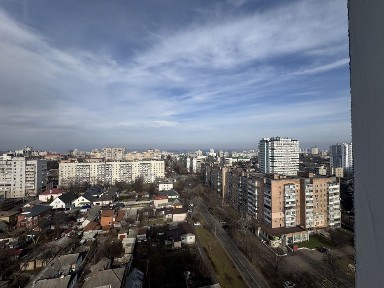 Продам велику квартиру в центрі, під Є-Оселю