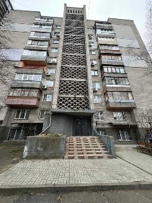 Продам 4-х квартиру, р-н парка Шевченко, жилое, закрытый двор.