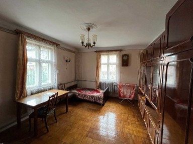 Особняк р-н центру окремий двір міські комунікації