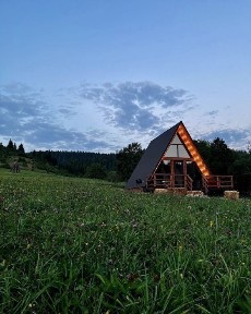 Котедж у Карпатах. Тихий куточок/Ізки