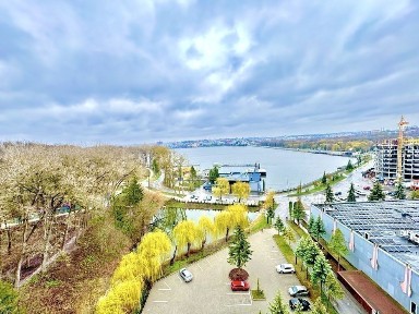 Продаж квартири з виглядом на озеро