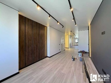 Продається 2-х кімнатна квартира з ремонтом по вулиці Незалежності.