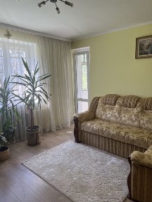 Однокімнатна квартира з ремонтом ( опалення - газ)