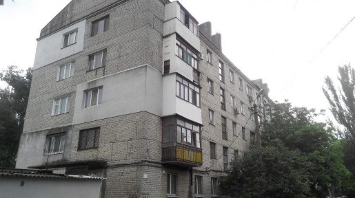 Продаю 2к/к Космонавтов 130 ( работаем с сертификатами)