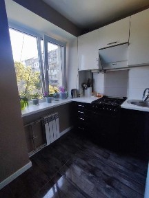 Продам 2-х комнатную квартиру с капитальным ремонтом на улице Бреуса.