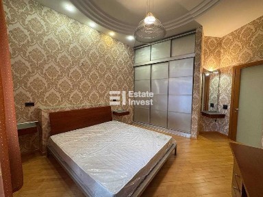 Продам 4 кімн. квартиру на вул. Сумська, 122.