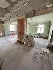 Центральний район сталінка 3х кімн 2 поверх