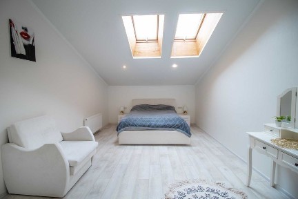 Гарна затишна квартира для великої родини 150 м2.Вул. Київська. Безнал.